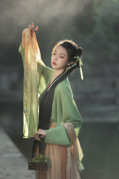 露出花蒂供客人玩弄听小说