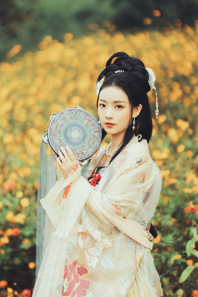 寡妇激情做爰呻吟