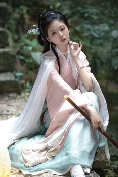 束缚动漫少女