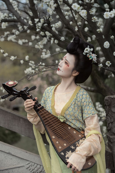 入室强伦女教师被学生