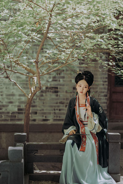 肚子里面满满的都是JY祝英台